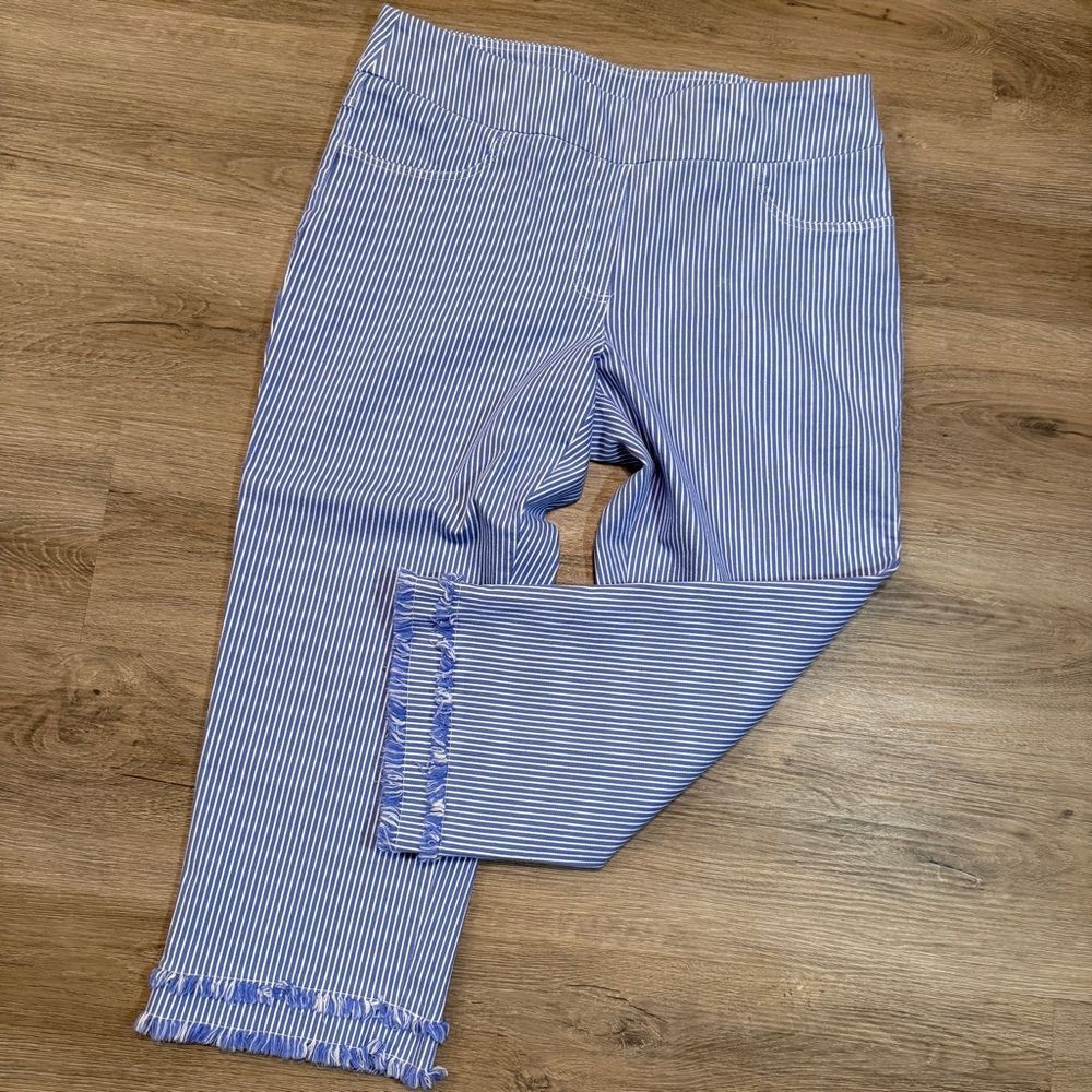 RAILROAD STRIPE PULL-ON CAPRIS W/FRAYED HEM & WIDE STRETCH WAISTBAND-BLUE-NEW 12